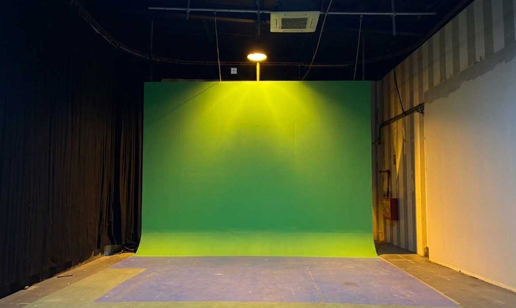 Plató Chroma — Squirrel Studio Space