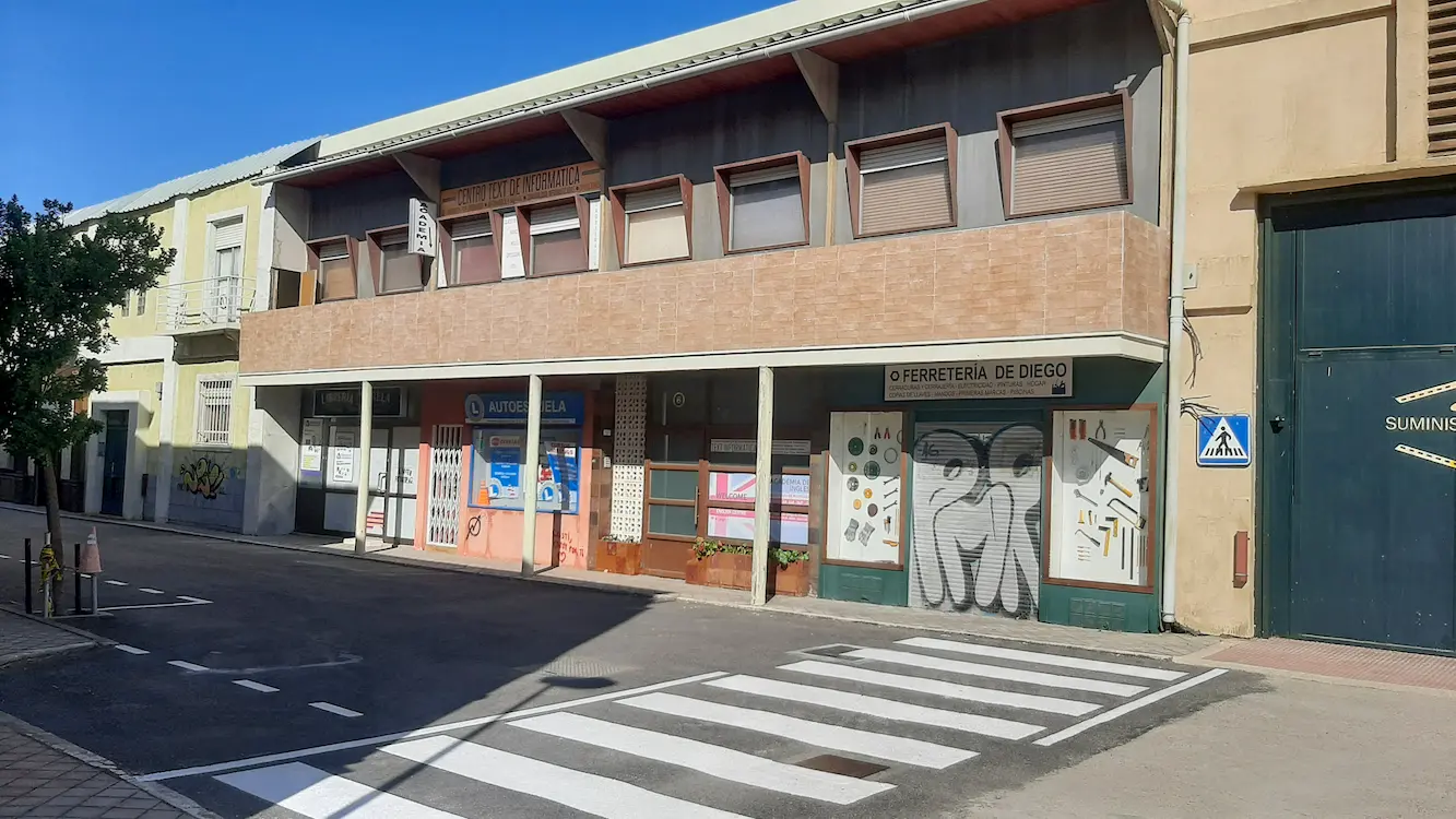 Set exterior — 2