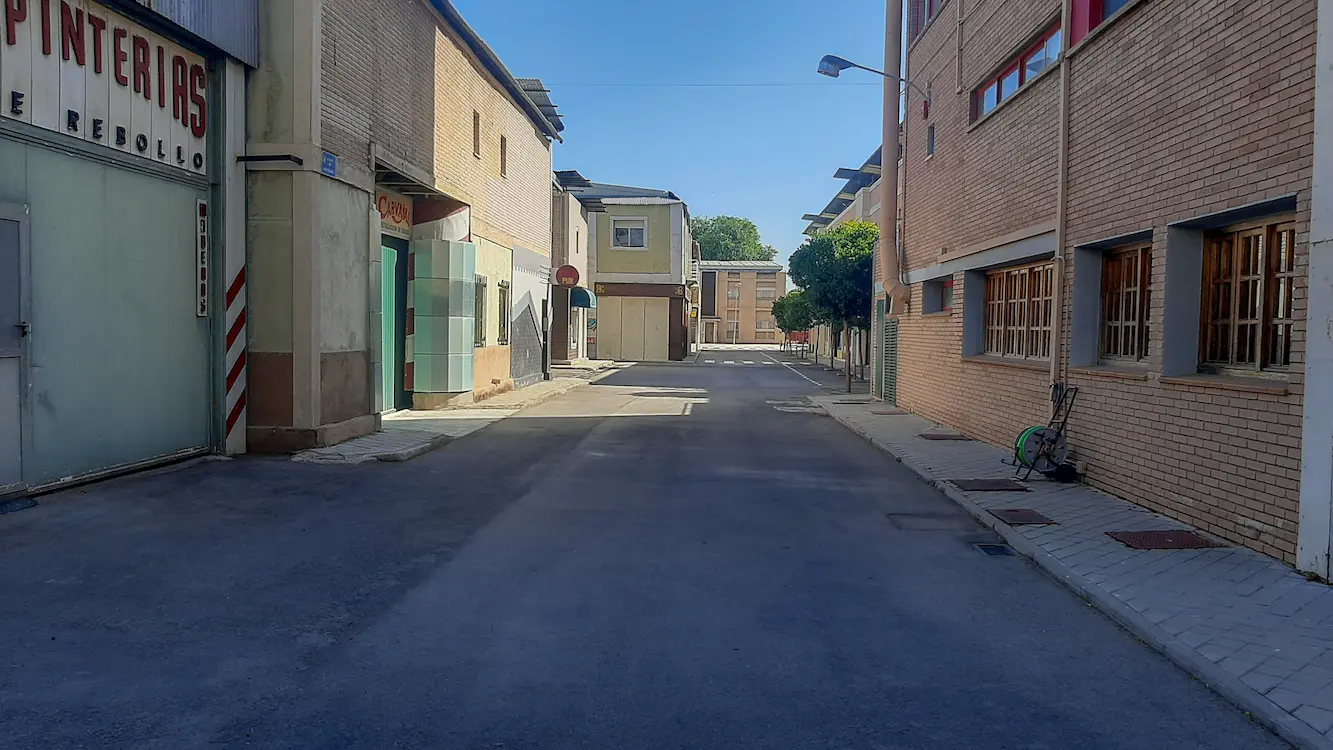 Set exterior — 10