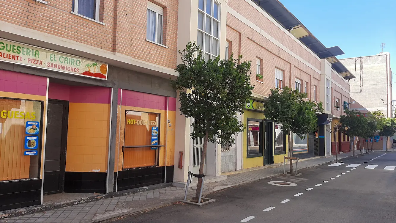 Set exterior — 14