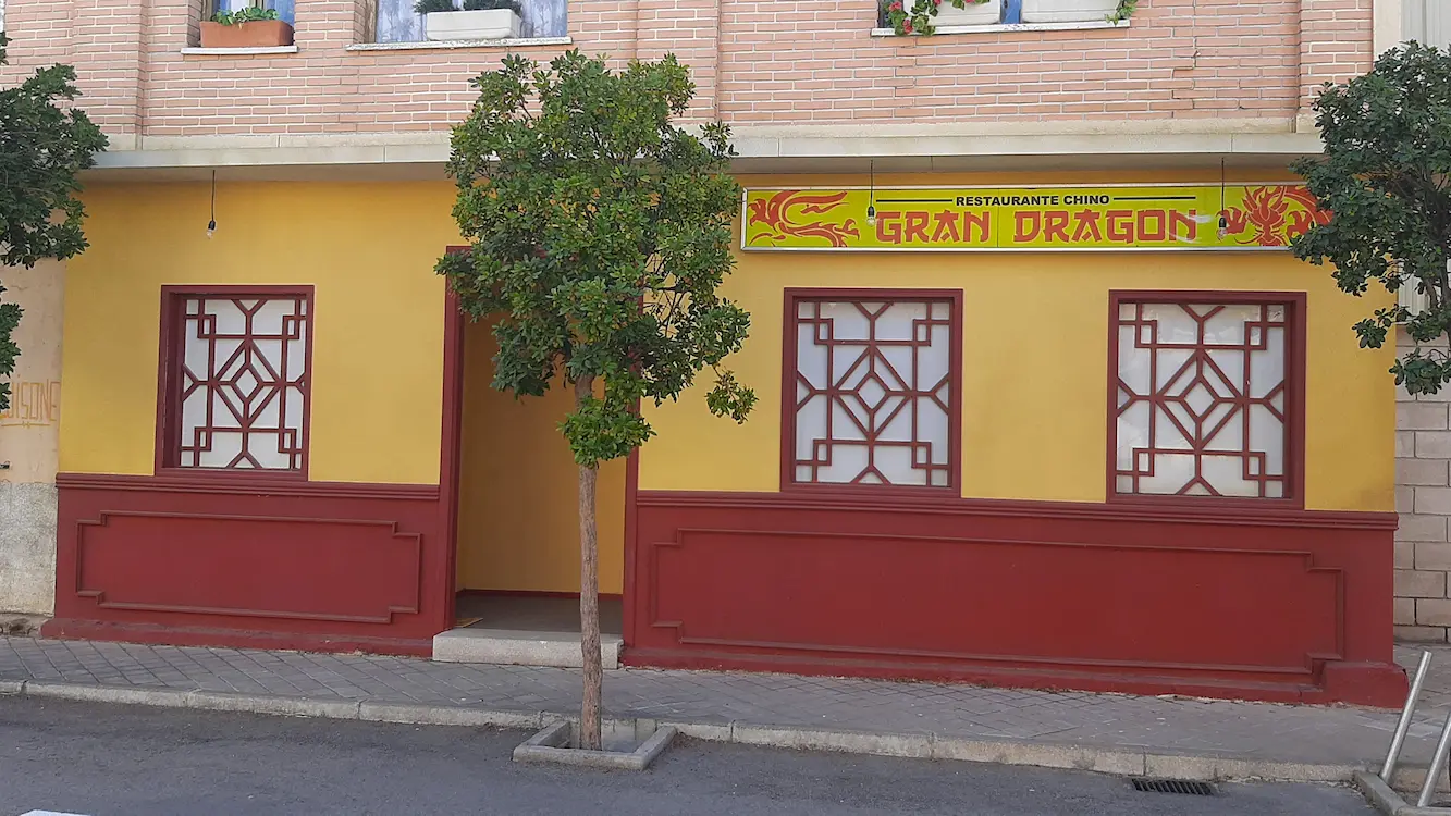 Set exterior — 5