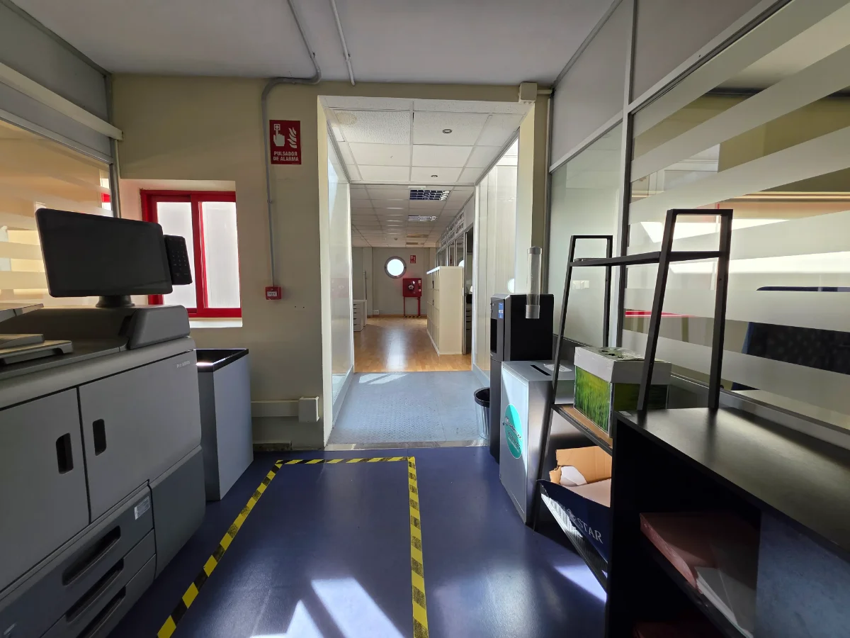 pasillo de oficinas — Squirrel Studio Space