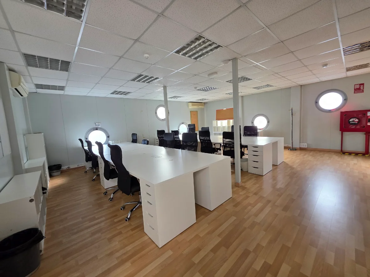 planta de oficinas — Squirrel Studio Space